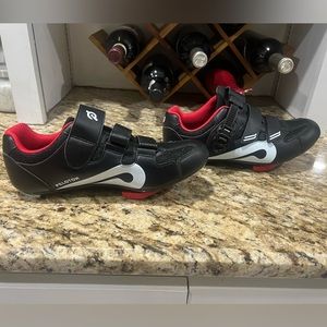 Peloton women’s size 39 cycling shoes